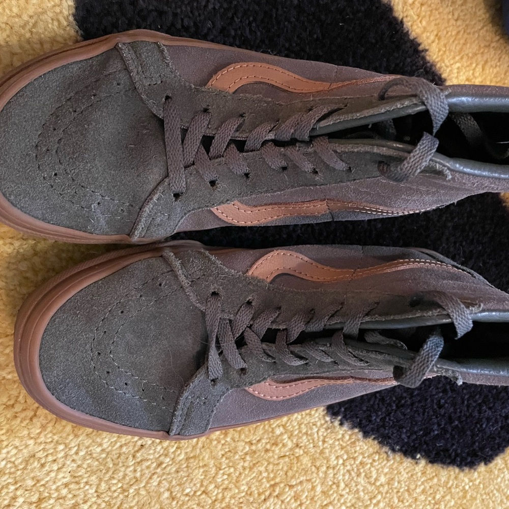 Boys Vans sk8 high size 2 with zip up back
